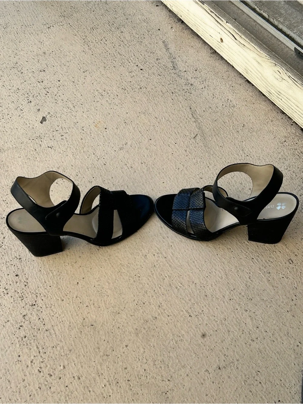 Women's Black Textured Strap Block Heel Sandals